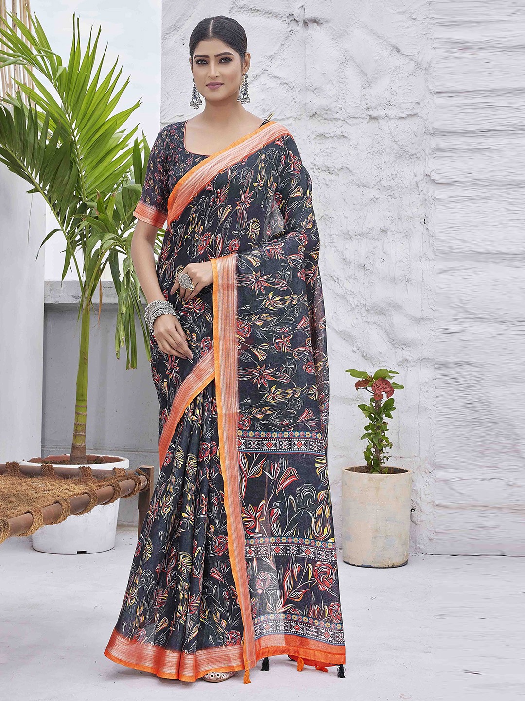 

Krimmple Floral Printed Zardozi Saree, Black