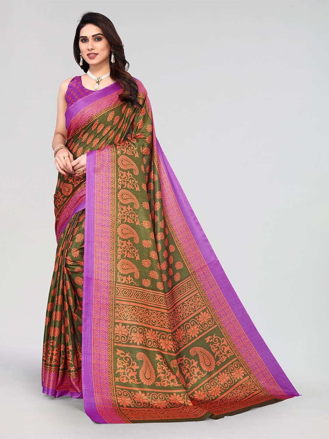 

VIRICA Floral Printed Saree With Blouse Piece, Green