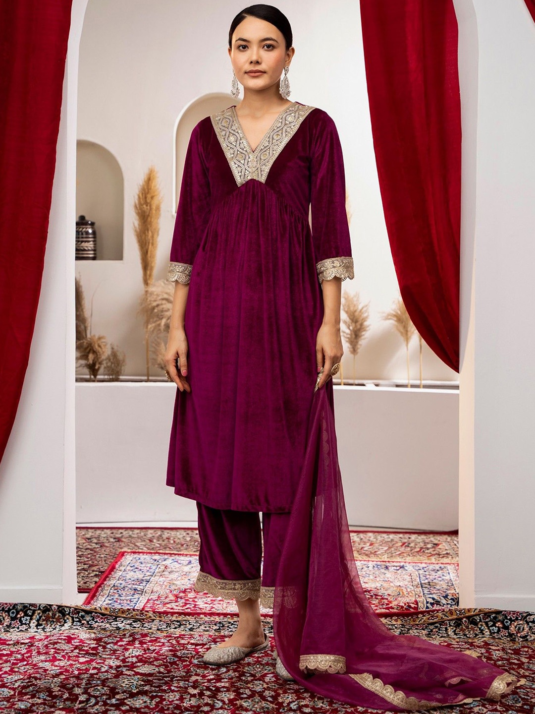 

AASK Ethnic Motifs Yoke Design Empire Sequinned Velvet Kurta With Trousers & Dupatta, Purple