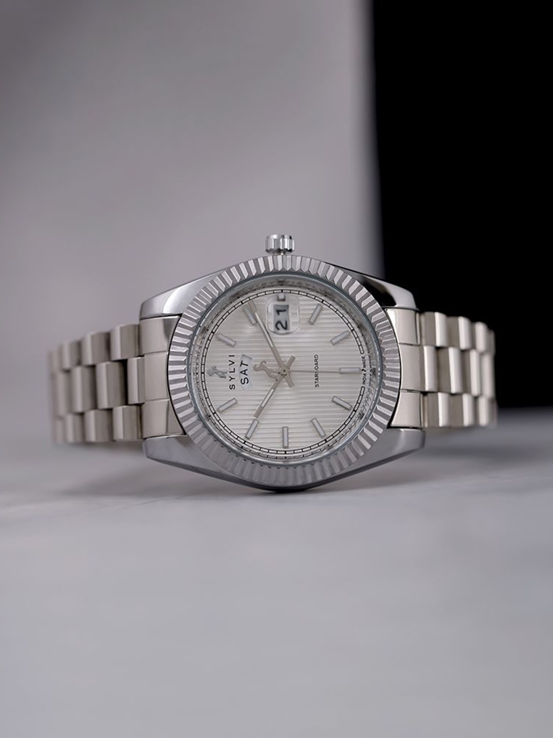 

Sylvi Men Patterned Dial & Stainless Steel Straps Analogue Multi Function Watch STB-White-silver
