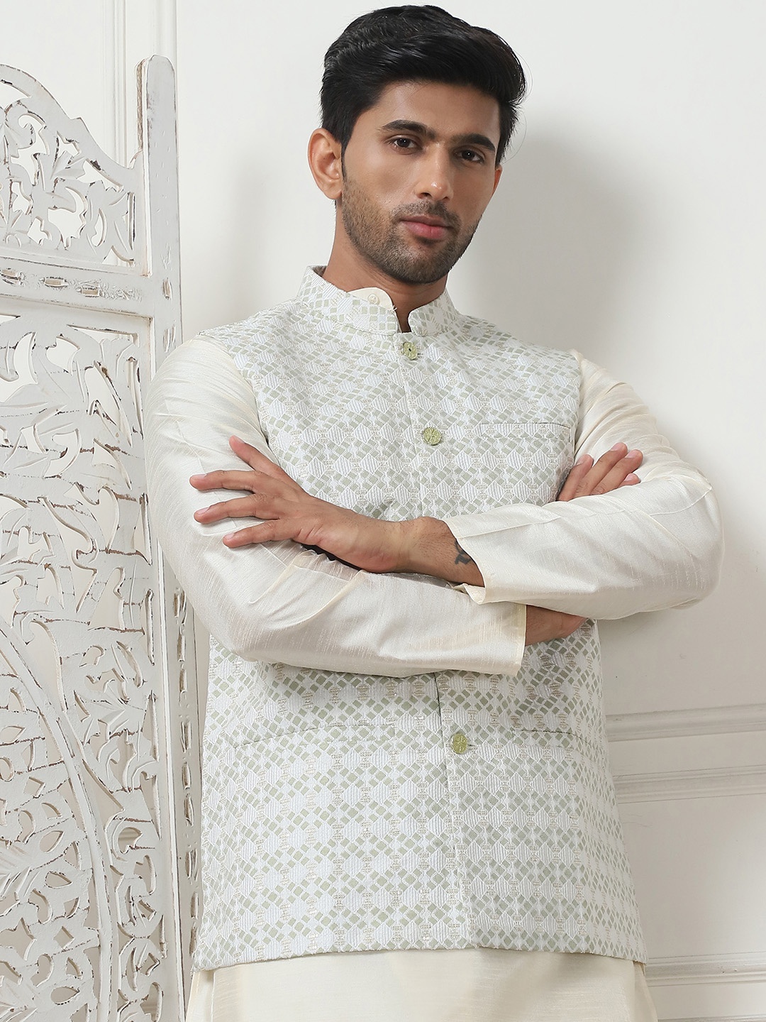 

Anouk Mandarin Collar Regular Straight Kurta With Churidar & Nehru Jacket, White