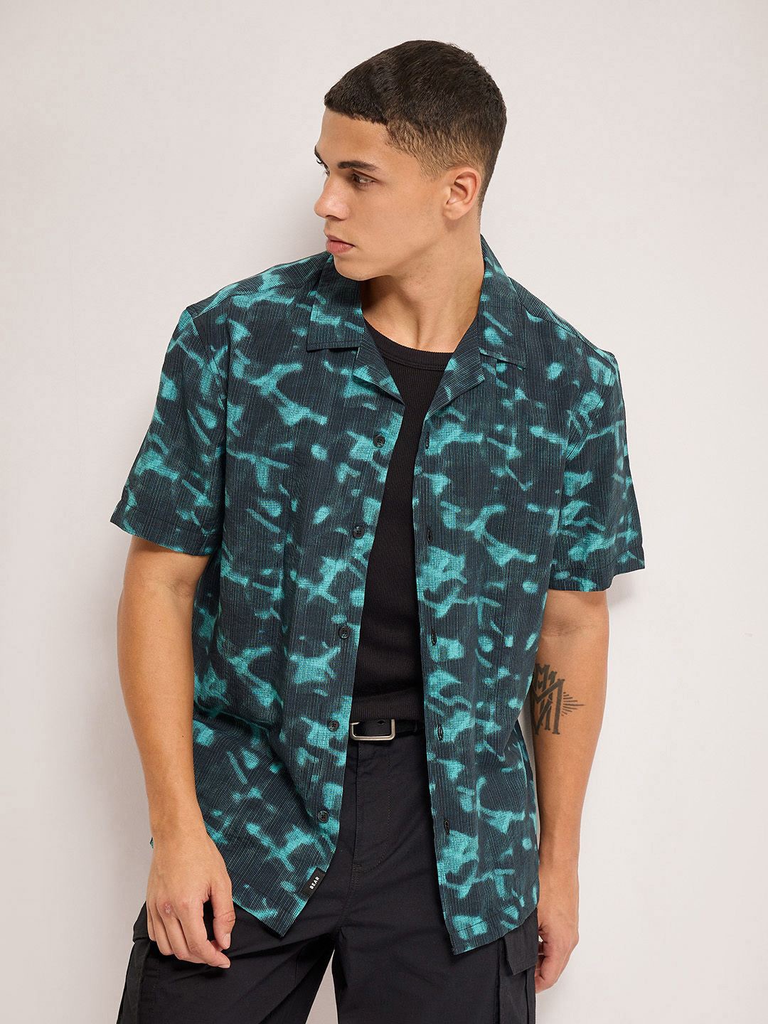 

THE BEAR HOUSE Men Abstract Printed Opaque Casual Shirt, Green