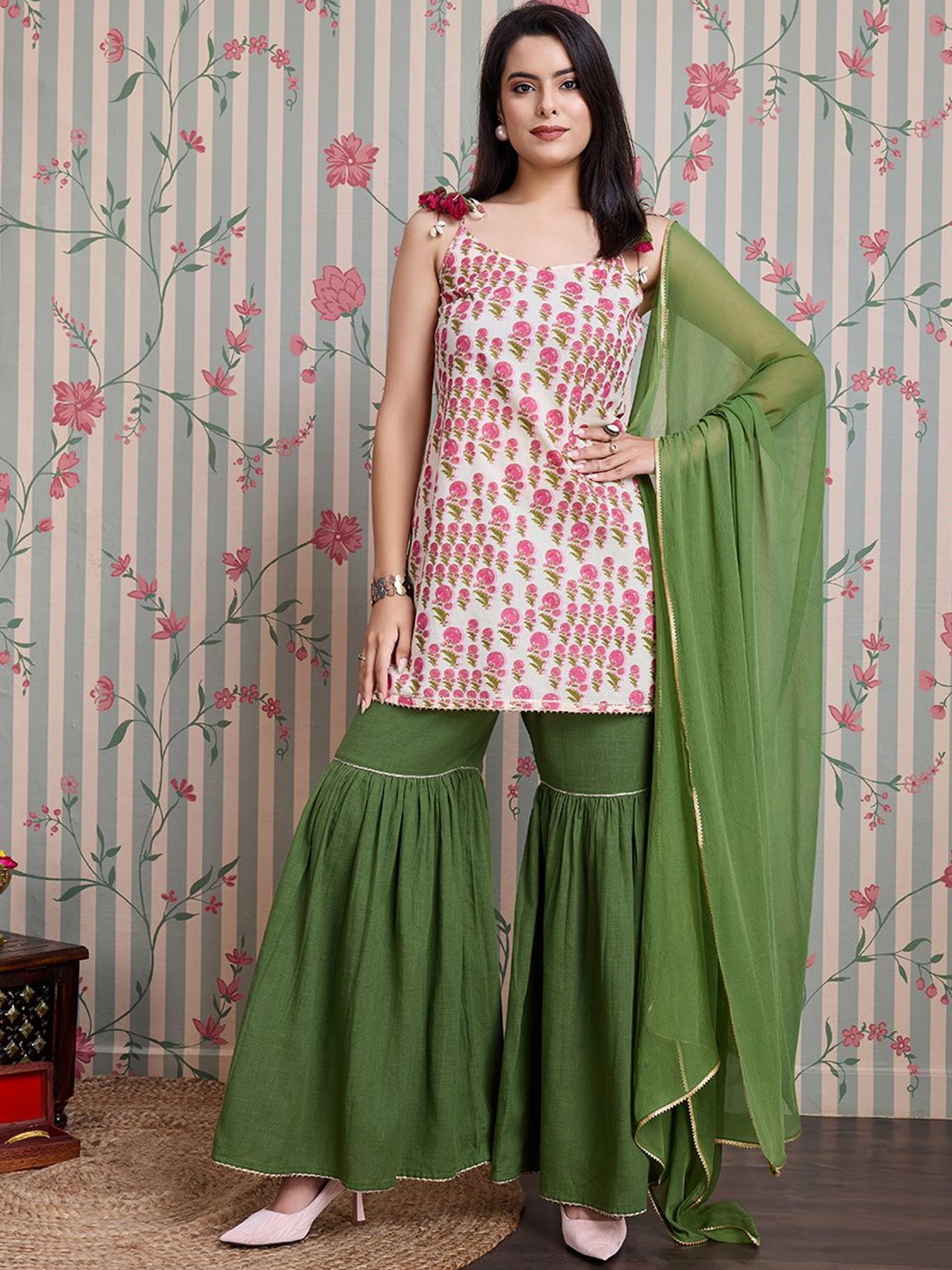 

Ode by House of Pataudi Floral Printed Pure Cotton Straight Kurti with Sharara & Dupatta, Pink