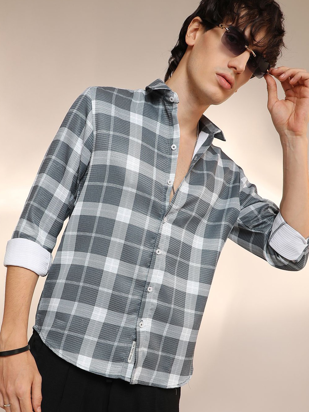 

Campus Sutra Men Comfort Spread Collar Buffalo Checked Cotton Casual Shirt, Grey