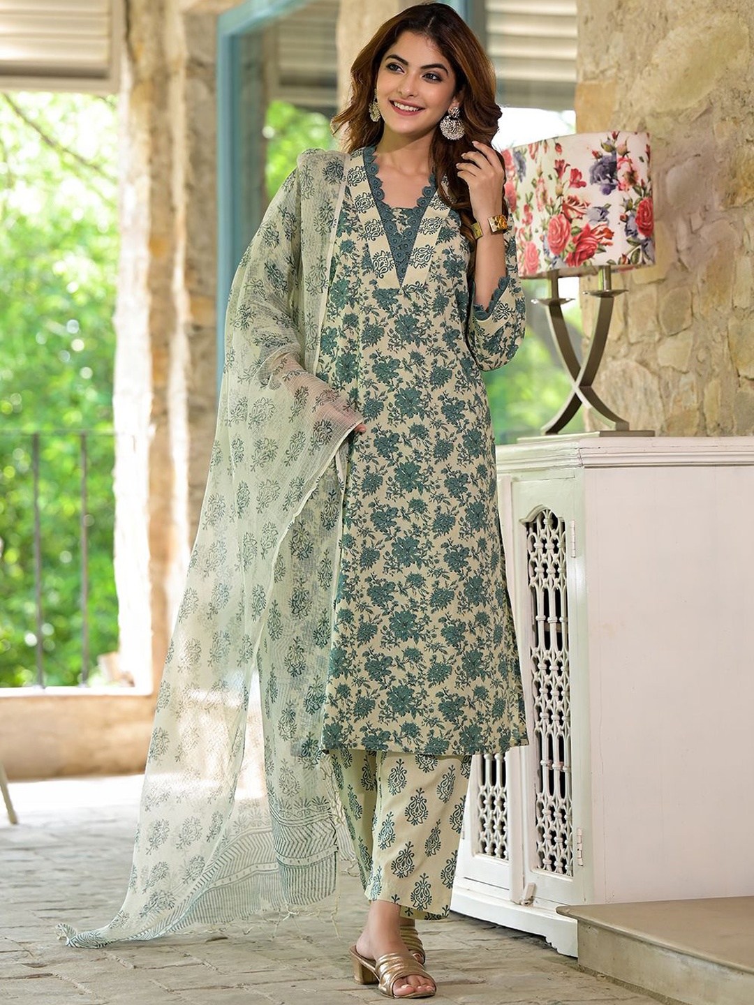 

Chandbaali Floral Printed Straight Pure Cotton Kurta with Trousers & Dupatta, Green