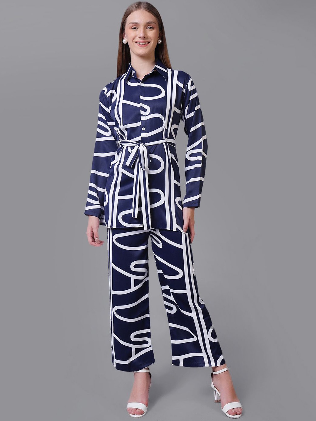 

Softwrap Women Printed Night suit, Navy blue