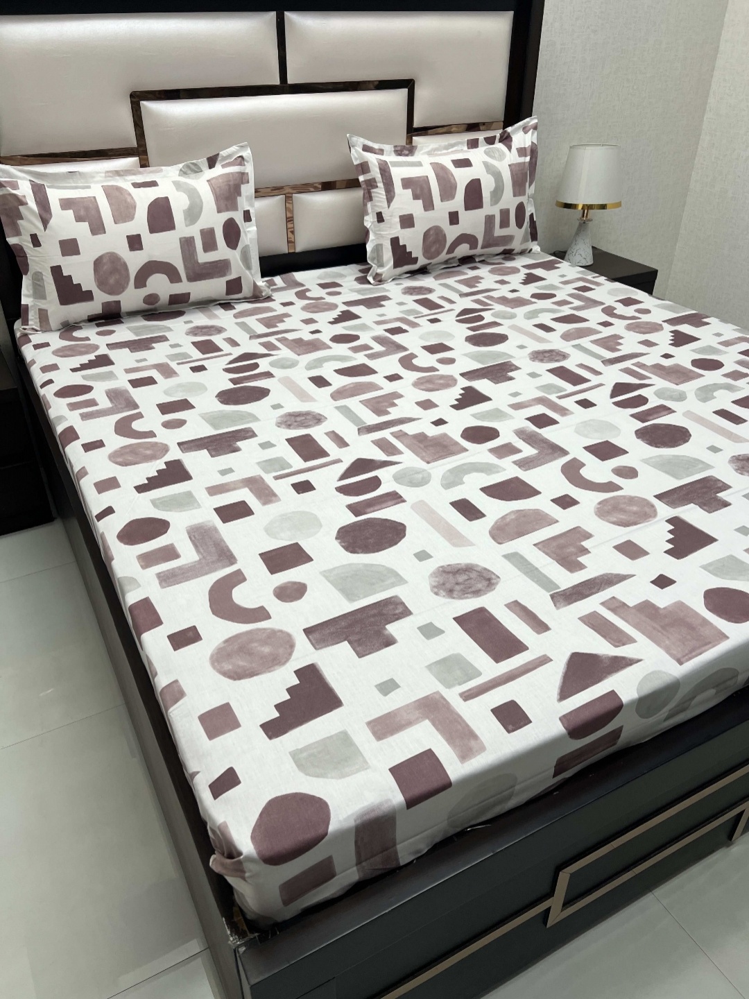 

Pure Decor Maroon & Grey Geometric King Bedsheet with 2 Pillow Covers