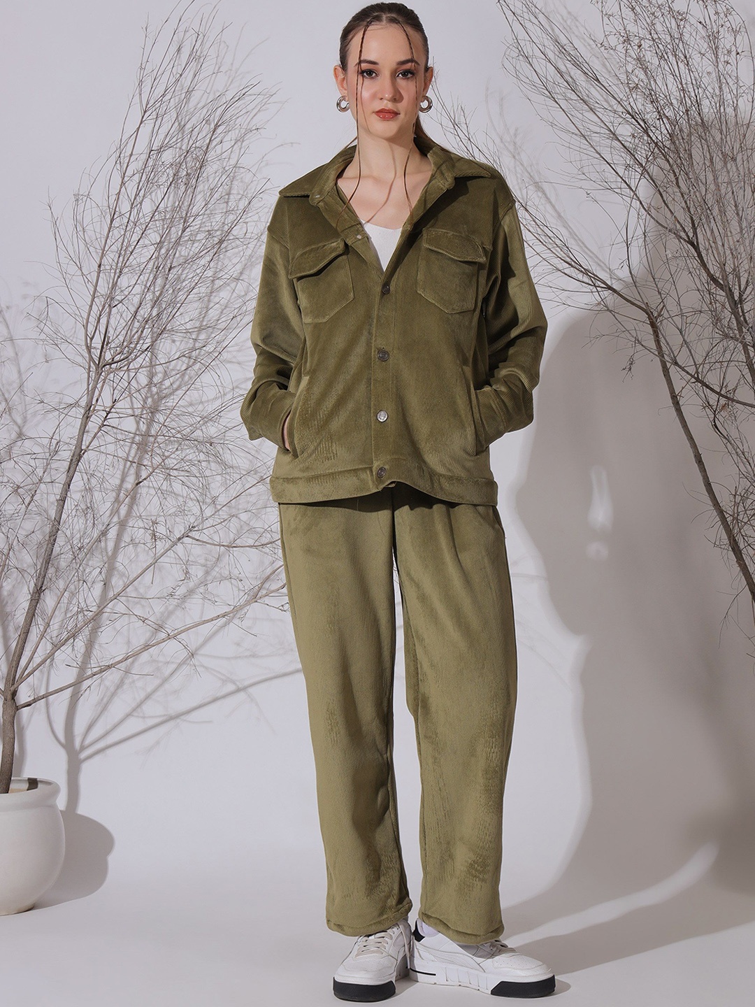 

NEUDIS Women Striped Corduroy Trouser, Olive