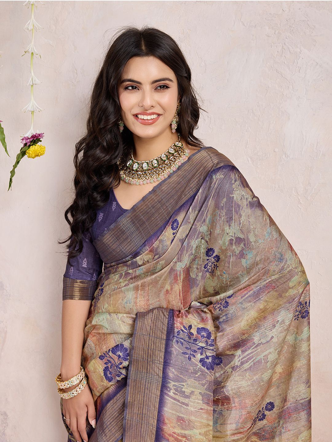 

Mitera Floral Zari Saree, Cream