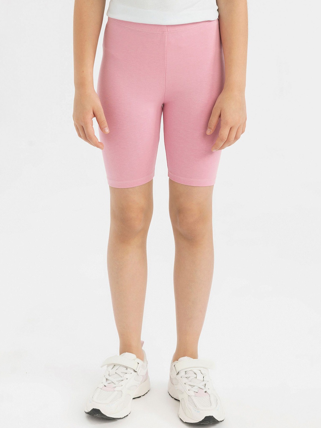 

DeFacto Girls Skinny Fit Mid-Rise Above Knee Shorts, Pink