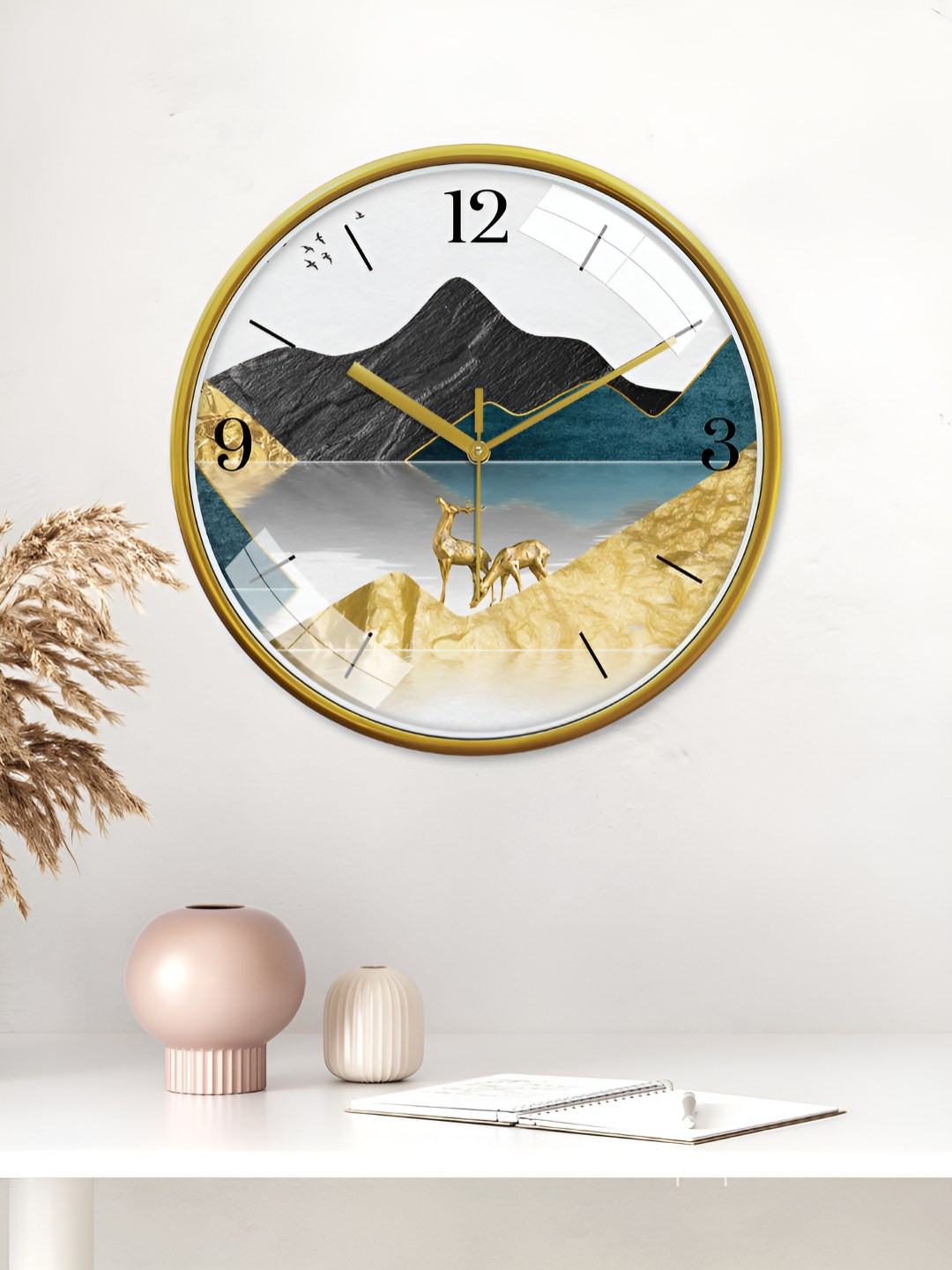 

RANDOM Printed Round Shaped Sweep Silent Movement Contemporary Wall Clock, Gold