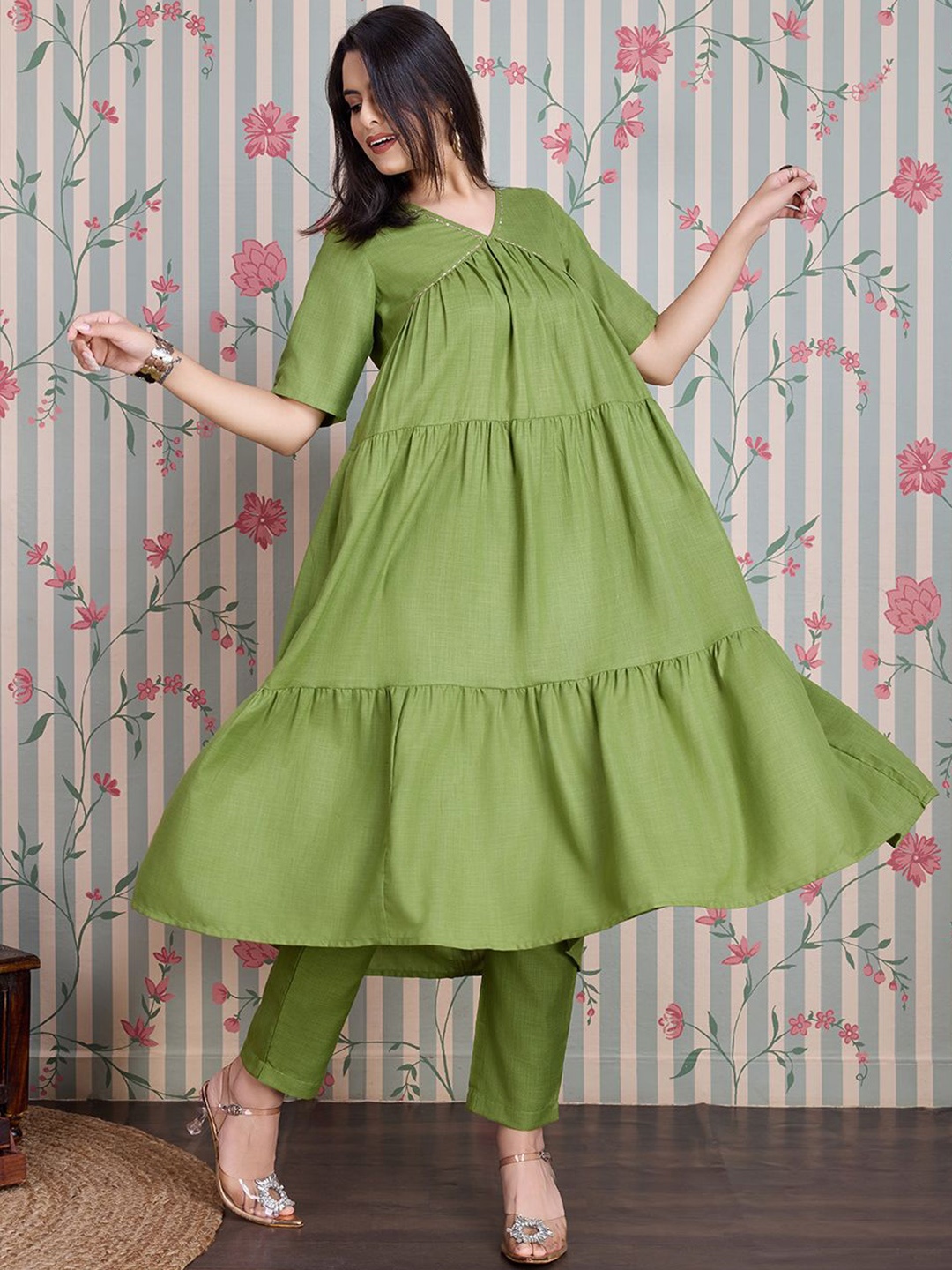 

Ode by House of Pataudi Pure Cotton Anarkali Kurta with Trousers, Green