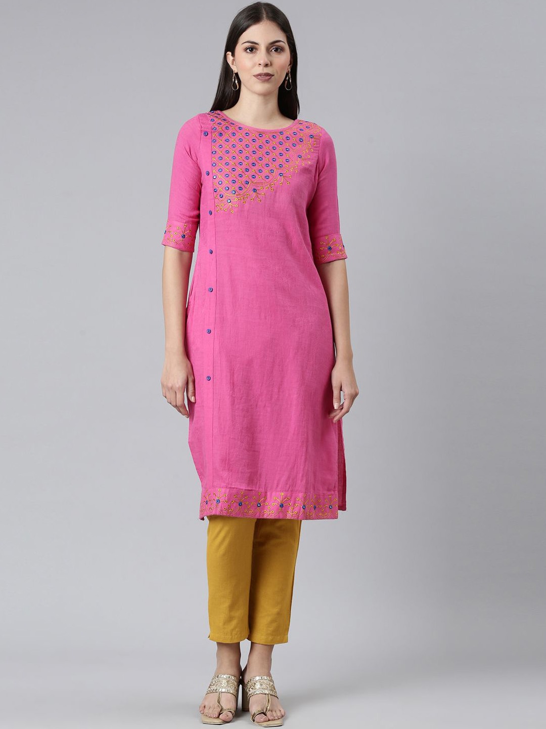 

Souchii Embroidered Thread Work Grandeur & Majestic Artwork Jacquard Straight Kurta, Magenta