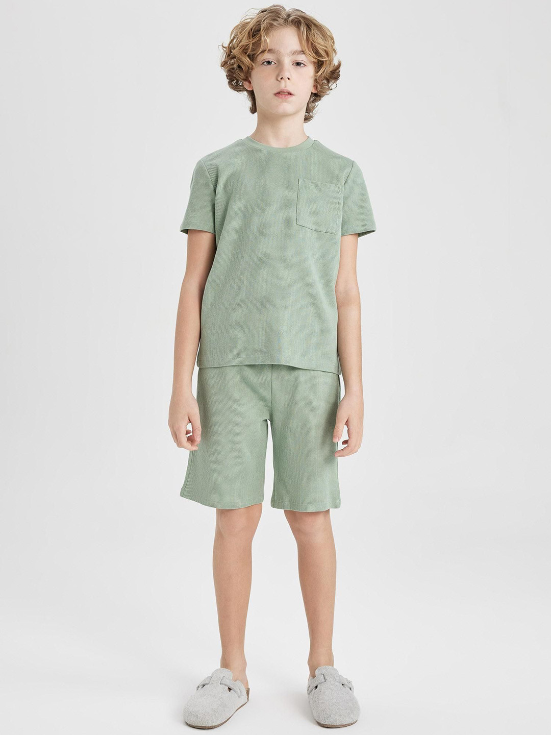 

DeFacto Boys Pure Cotton T-Shirt With Shorts Night Suit, Green