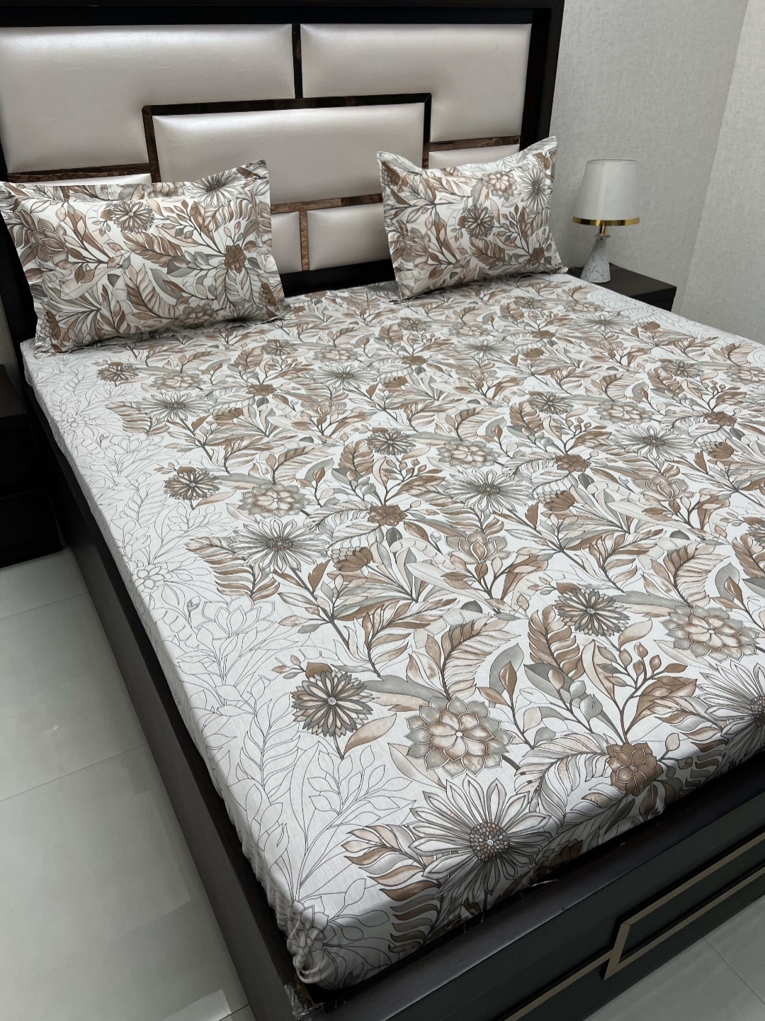 

Pure Decor Brown & White Floral King Bedsheet with 2 Pillow Covers