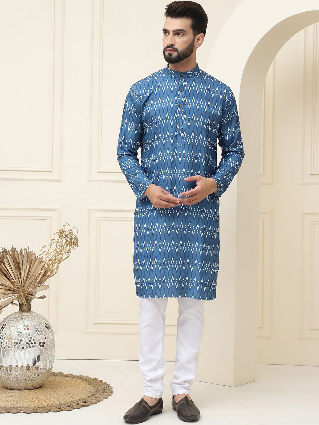 

SOJANYA Geometric Printed Mandarin Collar Pure Cotton Straight Kurta with Pyjamas, Navy blue