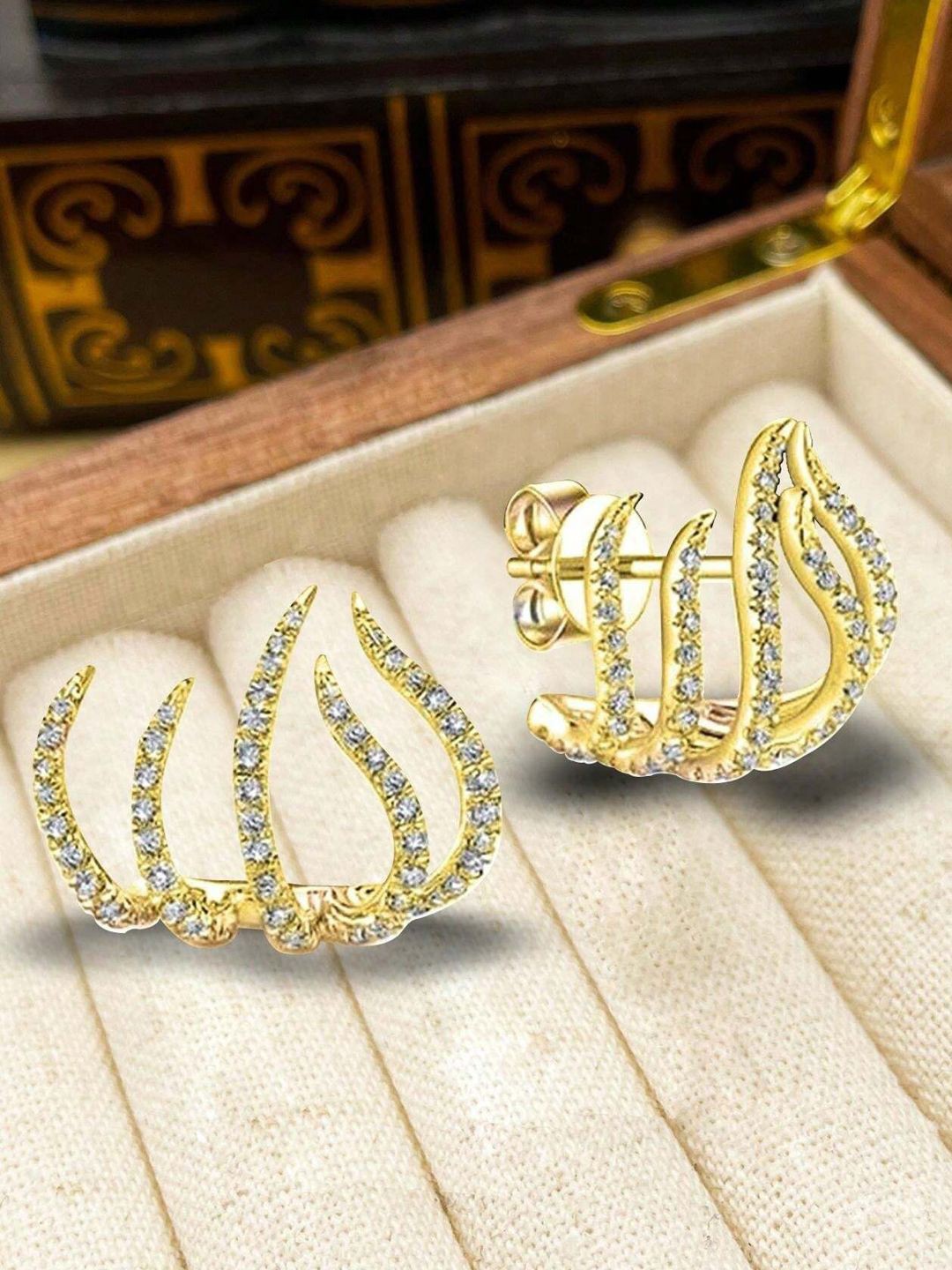 

KRENOZ Stainless Steel Stones Studded Classic Studs, Gold