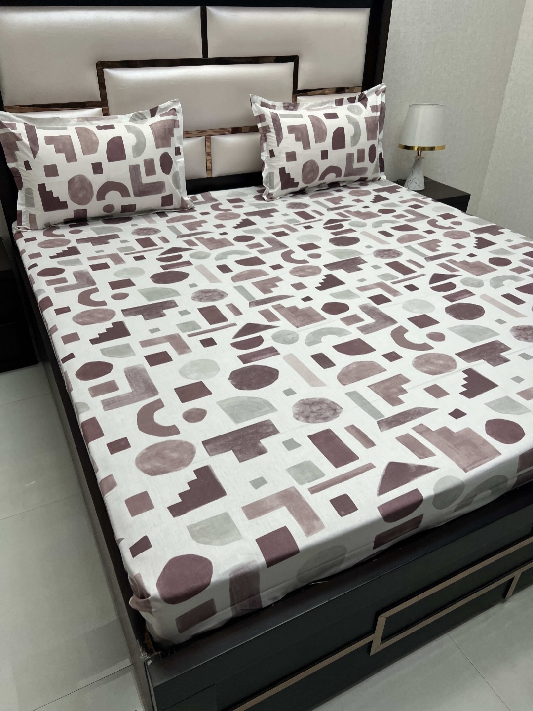 

Pure Decor Villa Brown & Beige Printed 350 TC Pure Cotton King Bedsheet & 2 Pillow Covers