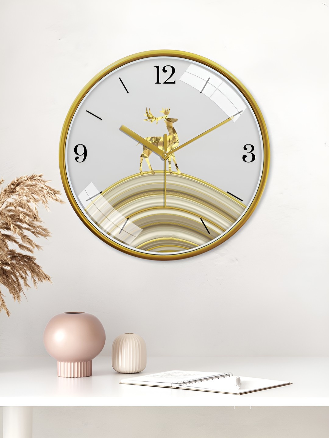 

RANDOM Printed Round Shaped Sweep Silent Movement Contemporary Wall Clock, Gold