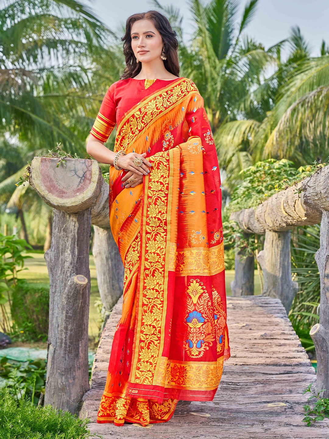 

Krimmple Woven Design Zari Silk Cotton Jamdani Saree, Red