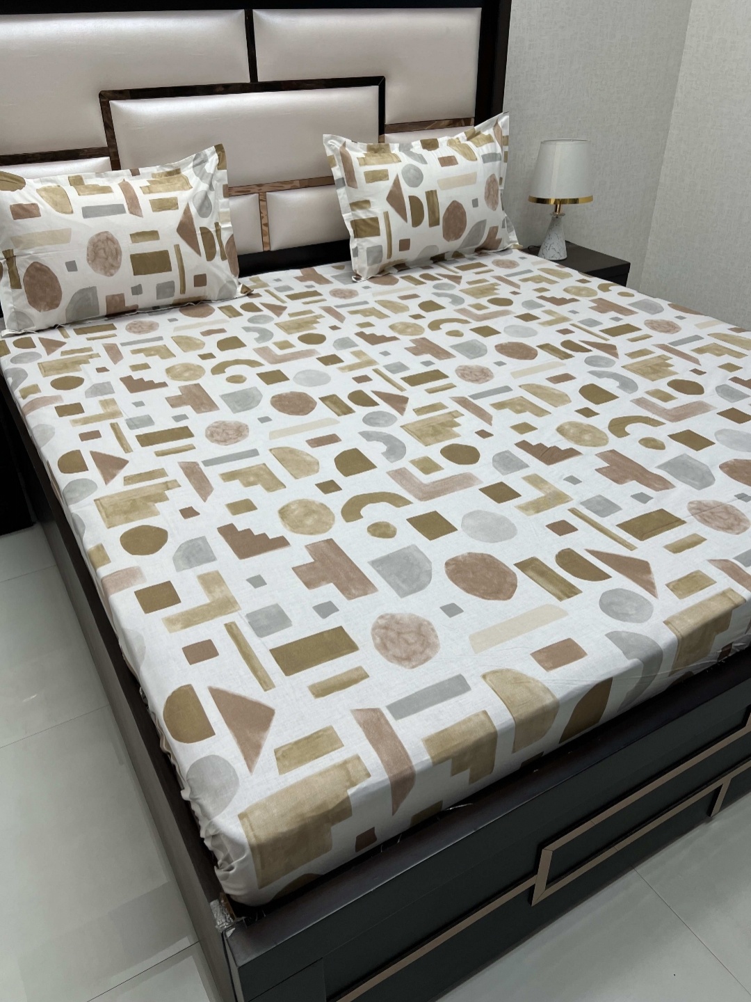 

Pure Decor White & Brown Geometric 400 TC King Bedsheet with 2 Pillow Covers