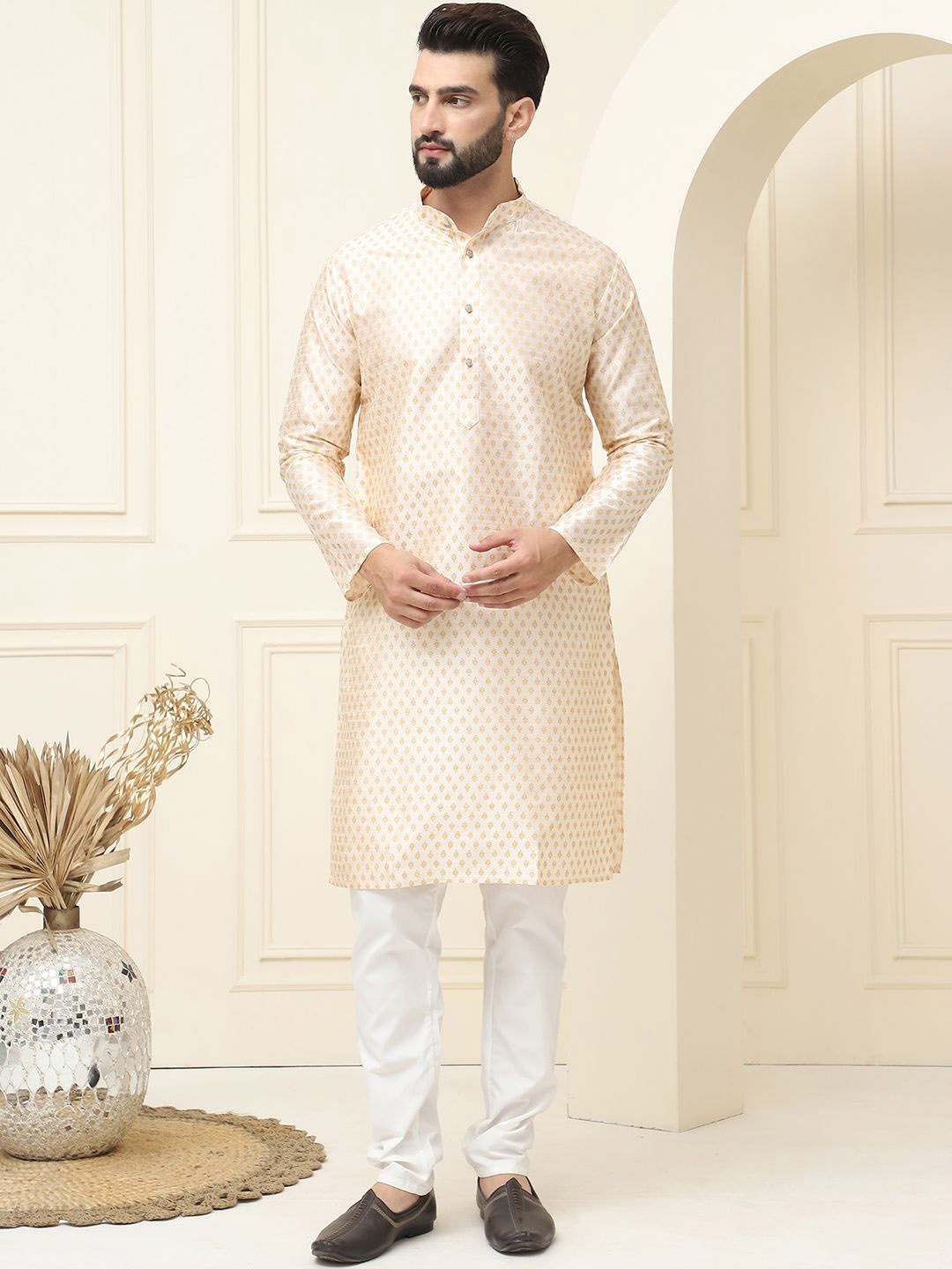 

SOJANYA Ethnic Motifs Printed Regular Cotton Silk Kurta With Pyjama, Cream