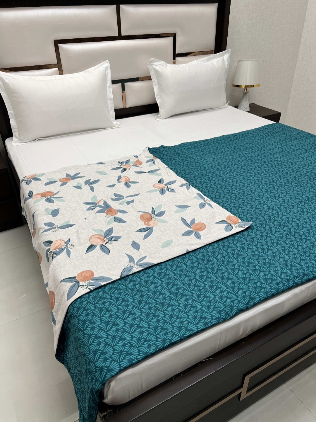 

Pure Decor Green Floral Printed AC Room 300 GSM Reversible Double King Size comforter