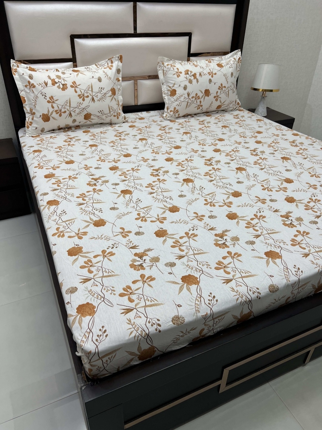 

Pure Decor Sapphire White Printed 330 TC Pure Cotton Fitted Super King Bedsheet Set, Orange