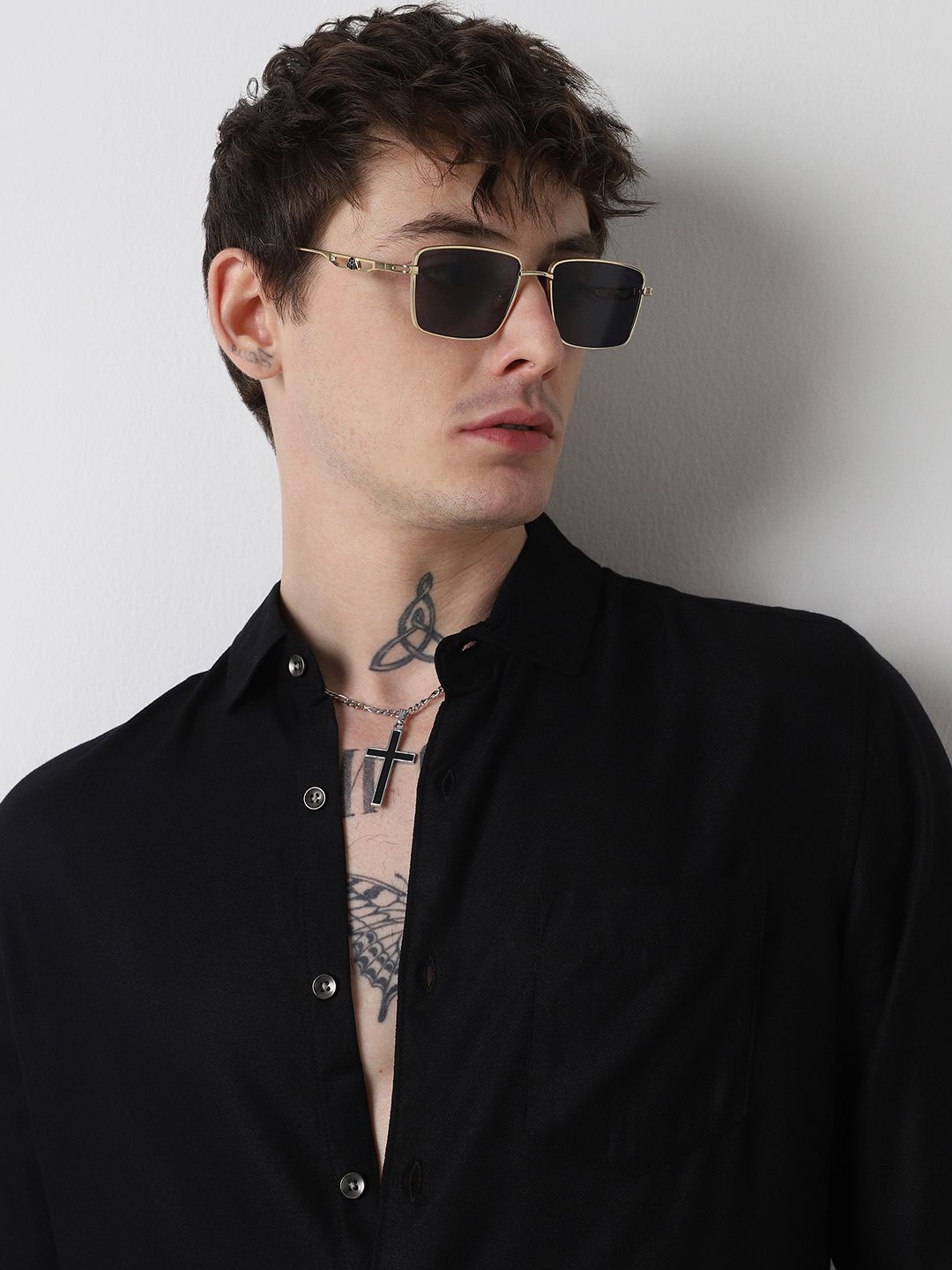 

VASTRADO Men Solid Slim Fit Casual Shirt, Black