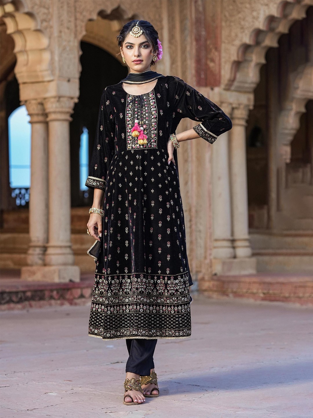 

SCAKHI Floral Embroidered Sequinned Velvet Anarkali Kurta with Trousers & Dupatta, Black