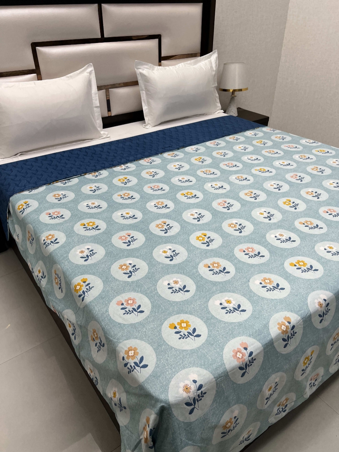 

Pure Decor Blue Floral Printed AC Room 380 GSM Reversible Double King Size comforter