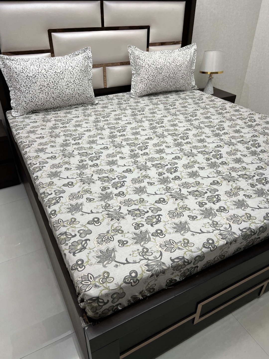

Pure Decor Sapphire Grey & White Printed 400 TC Cotton King Bedsheet with 2 Pillow Covers