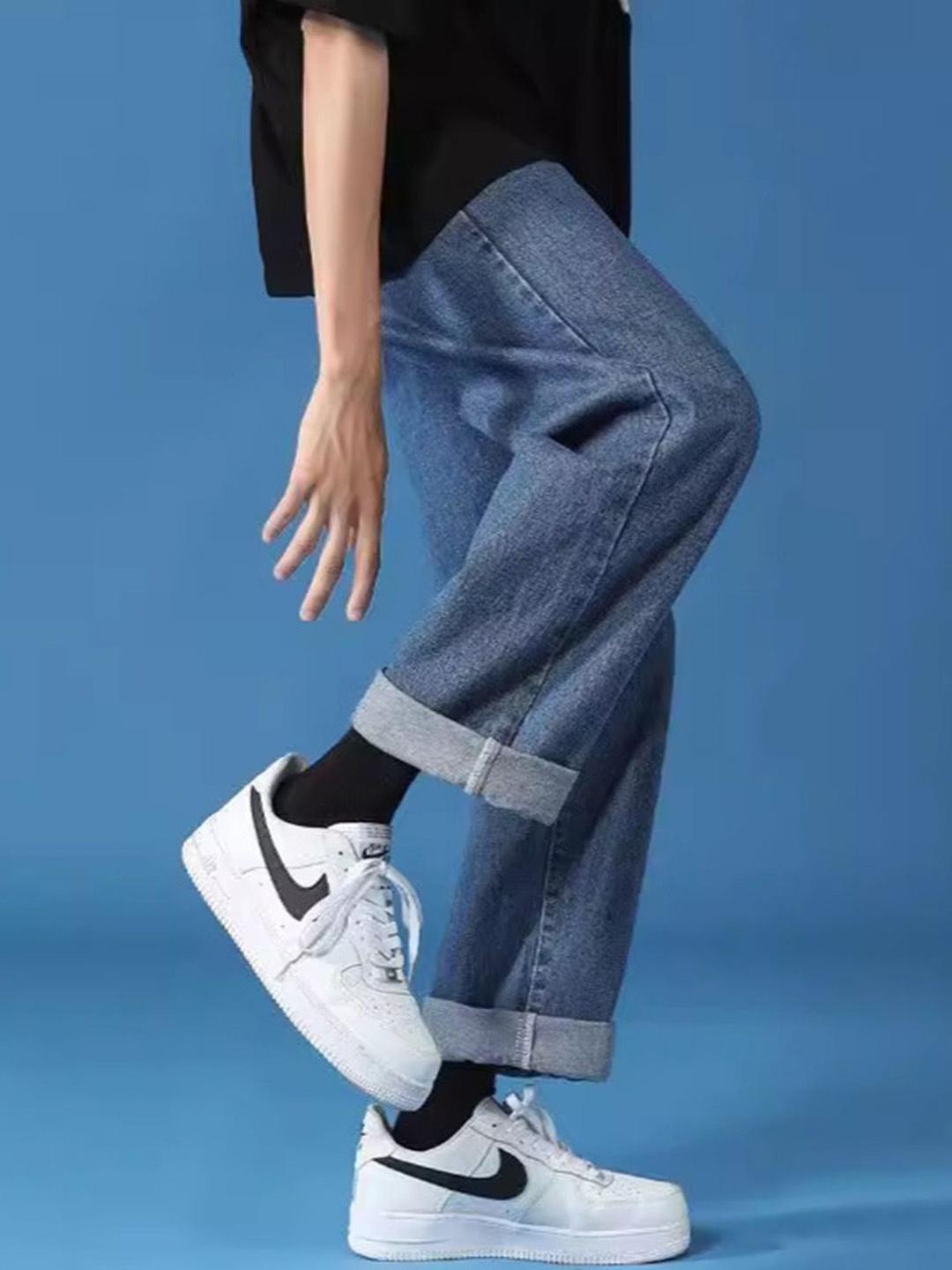 

HERE&NOW Men Slash Knee Light Fade Jeans, Blue