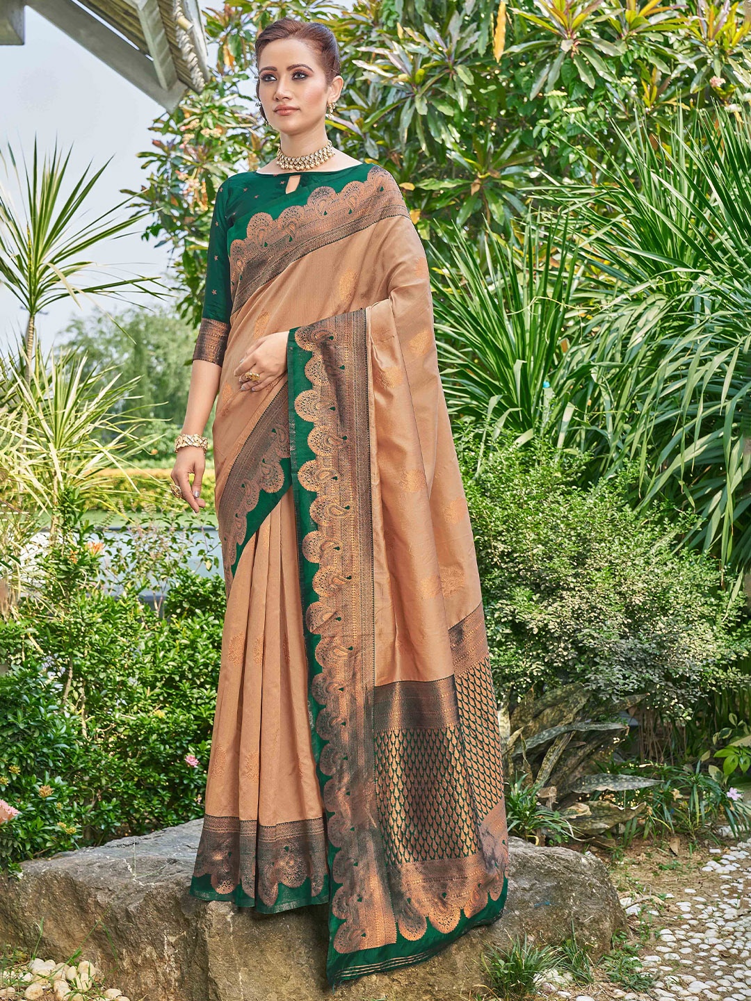 

Krimmple Woven Design Zari Kanjeevaram Saree, Green