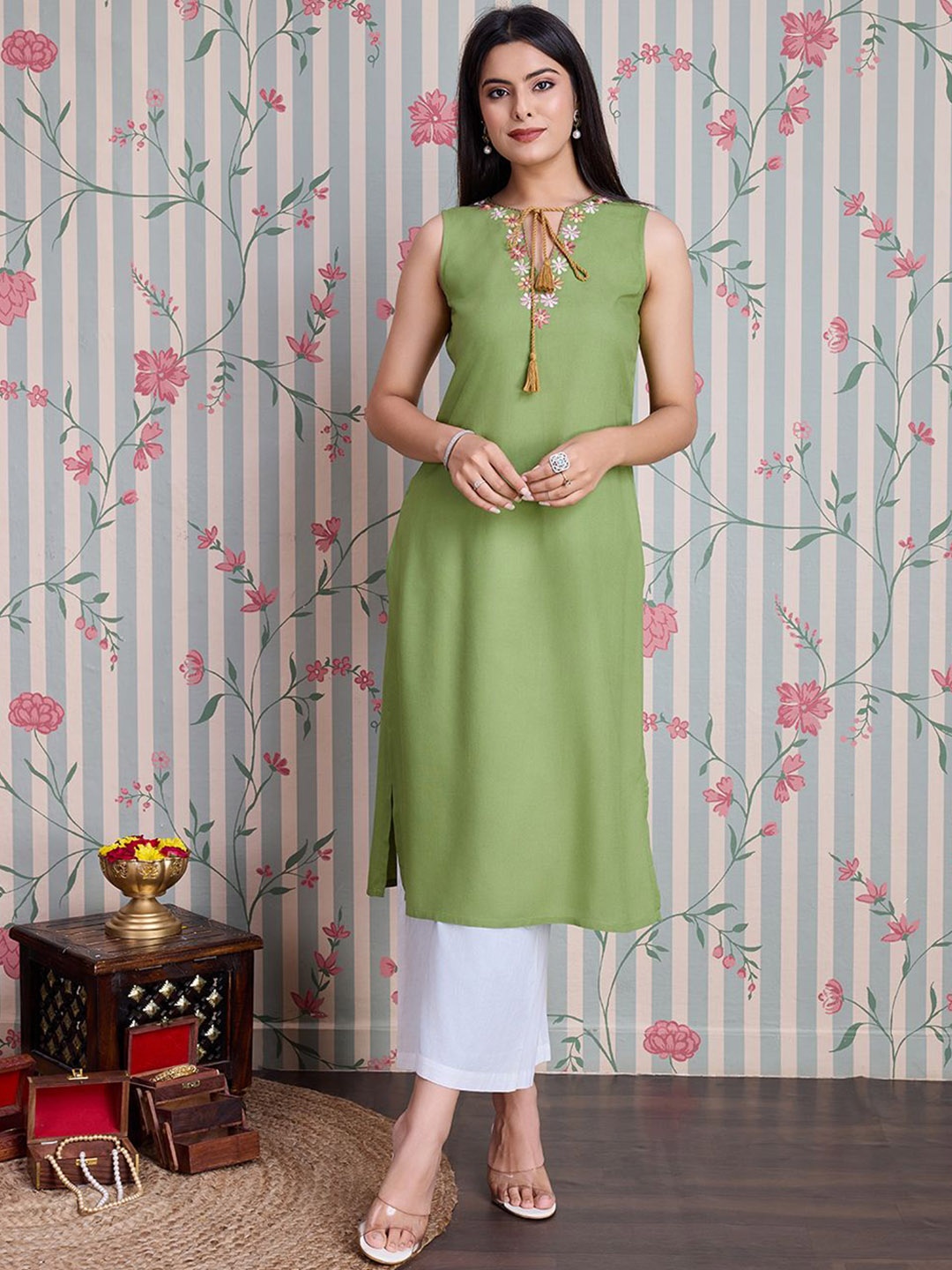 

Ode by House of Pataudi Embroidered Thread Work Straight Kurta with Palazzos, Green