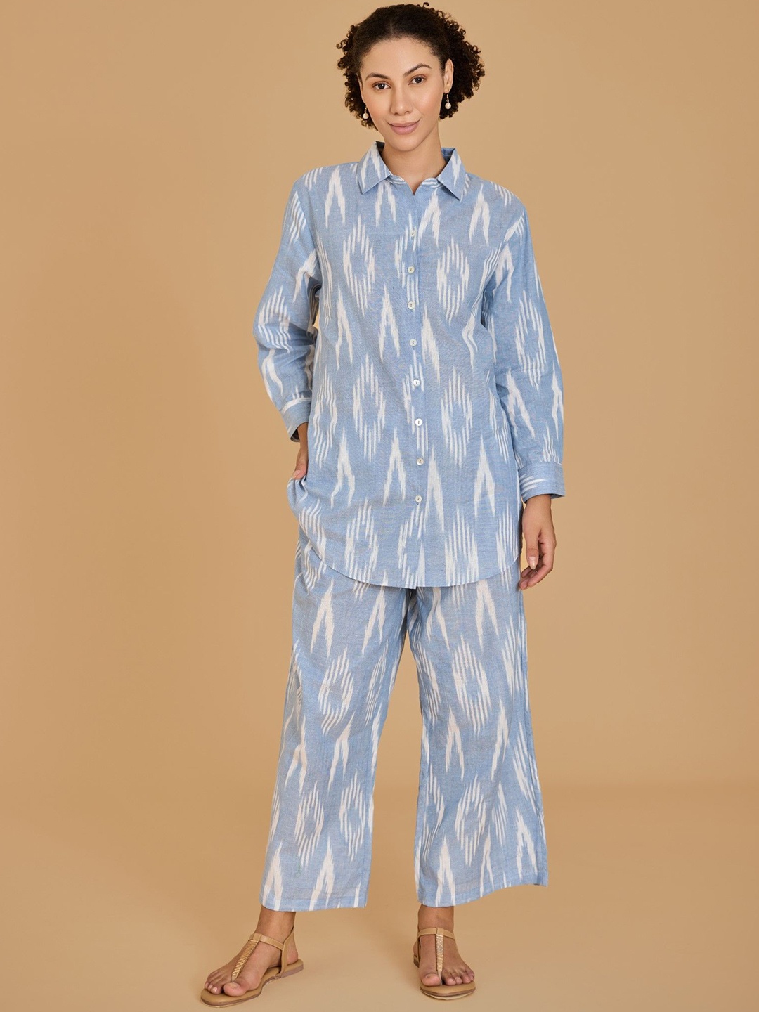 

Urban Sundari Abstract Printed Long Sleeves Pure Cotton Shirt With Trousers, Blue