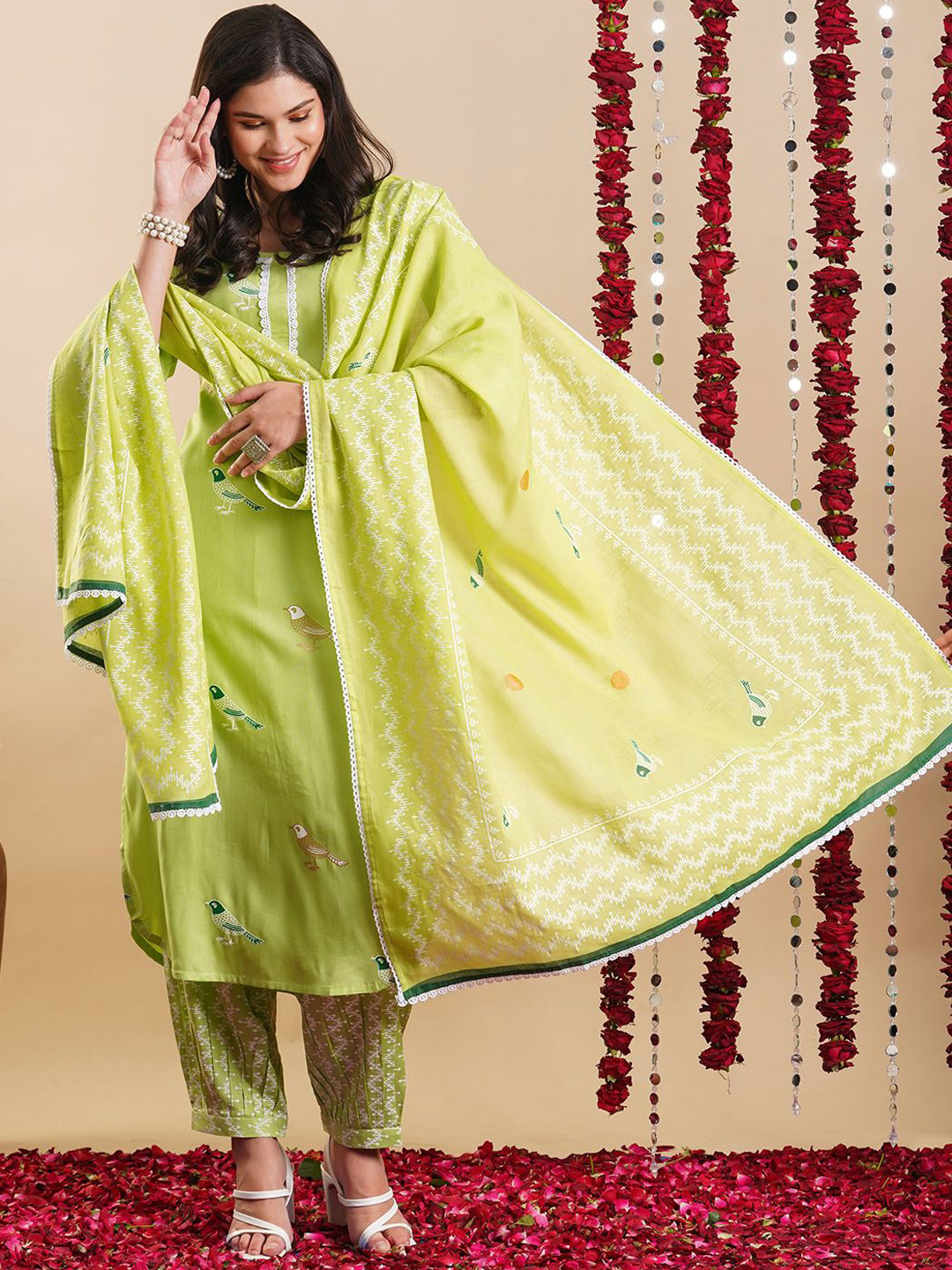 

GoSriKi Animal Printed Straight Kurta with Trousers & Dupatta, Green