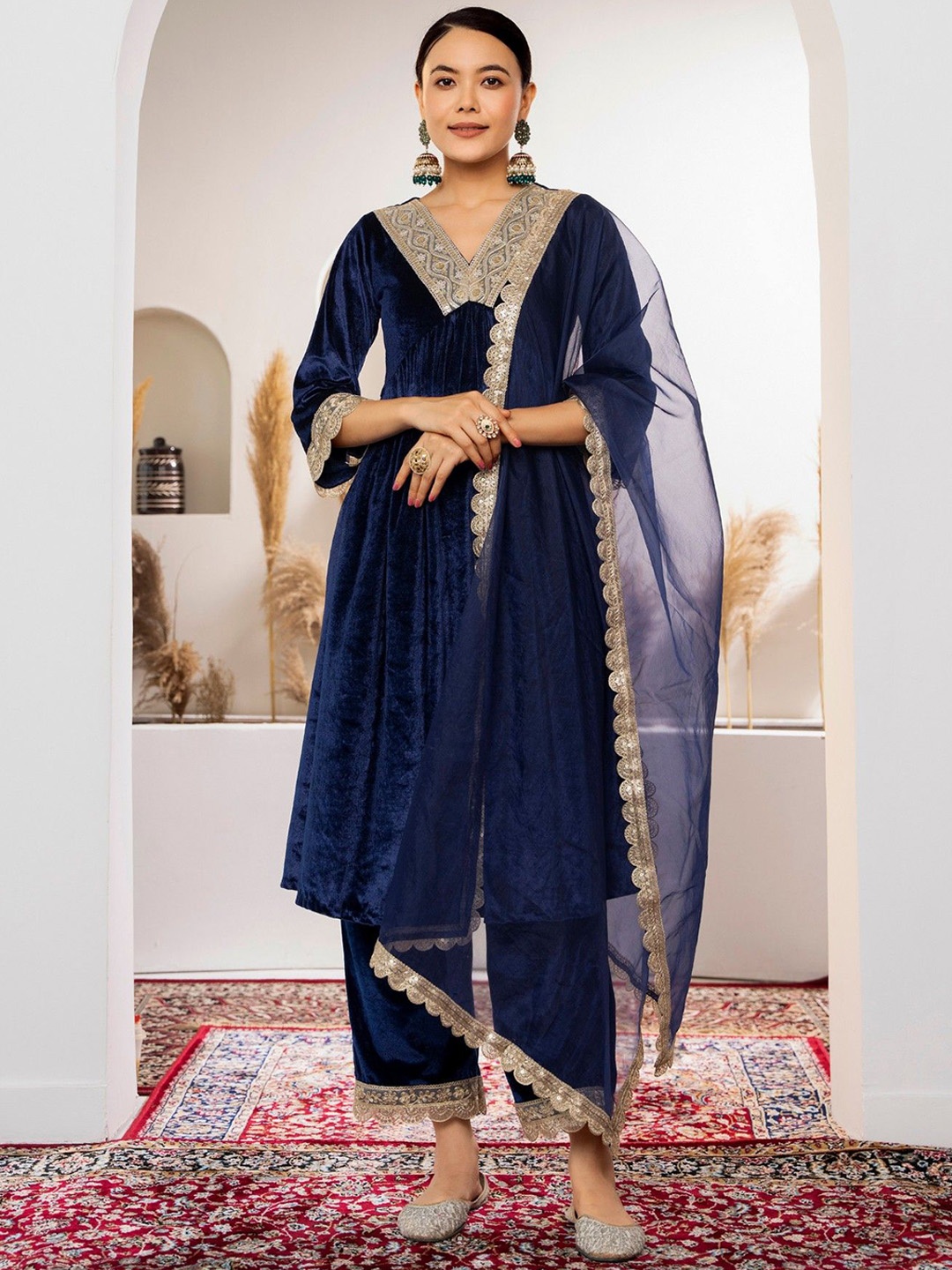 

AASK Floral Yoke Design A-Line Sequinned Velvet Kurta with Trousers & Dupatta, Navy blue