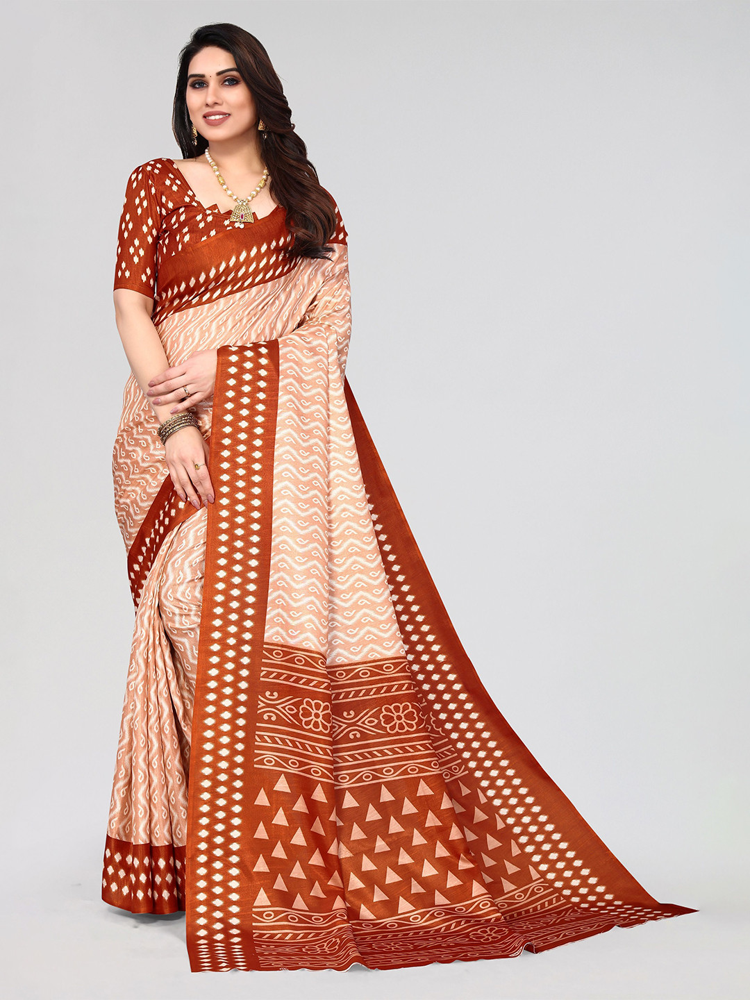

VIRICA Geometric Printed Saree With Blouse Piece, Rust