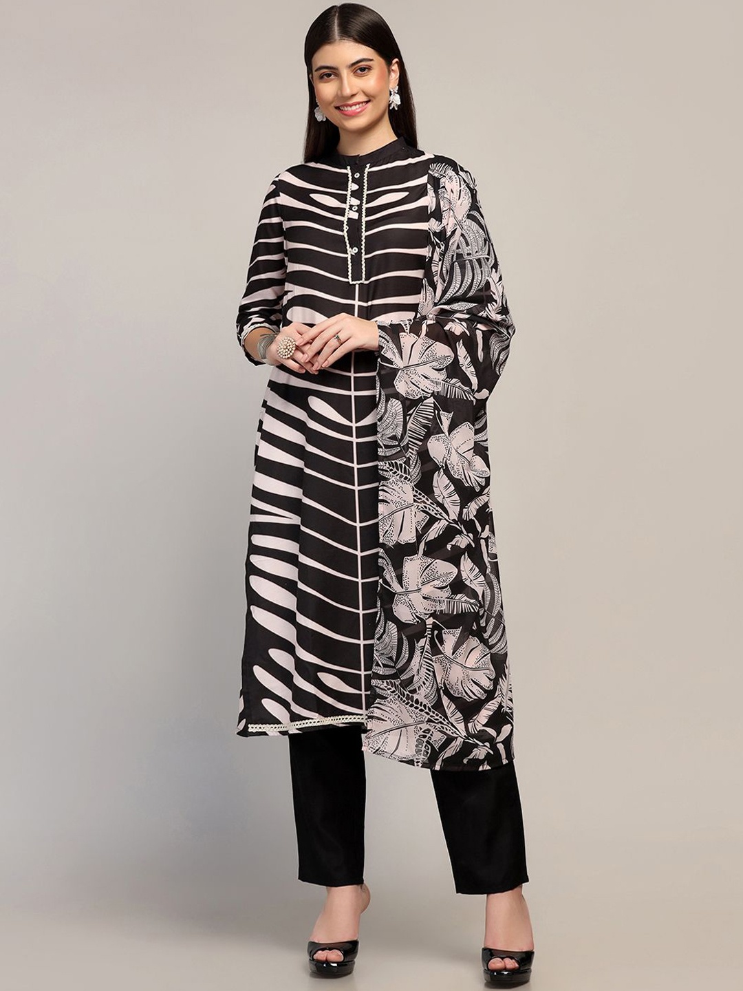 

BAESD Geometric Printed Georgette Straight Kurta With Palazzo & Dupatta, Black