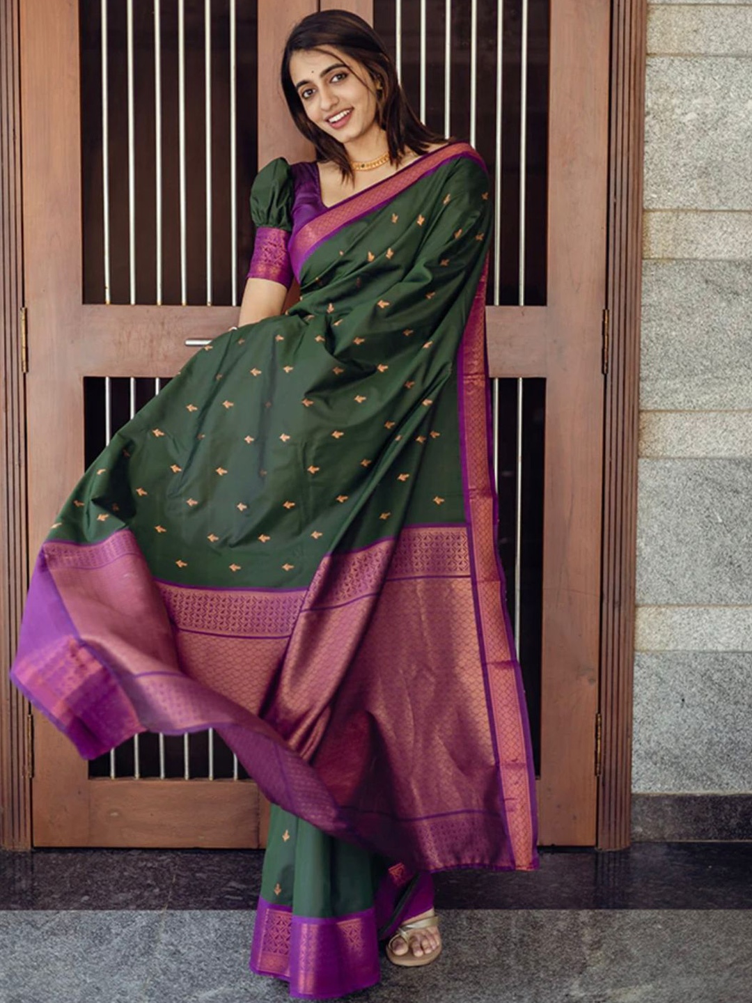 

Kriyansh Woven Design Zari Banarasi Soft Saree, Green