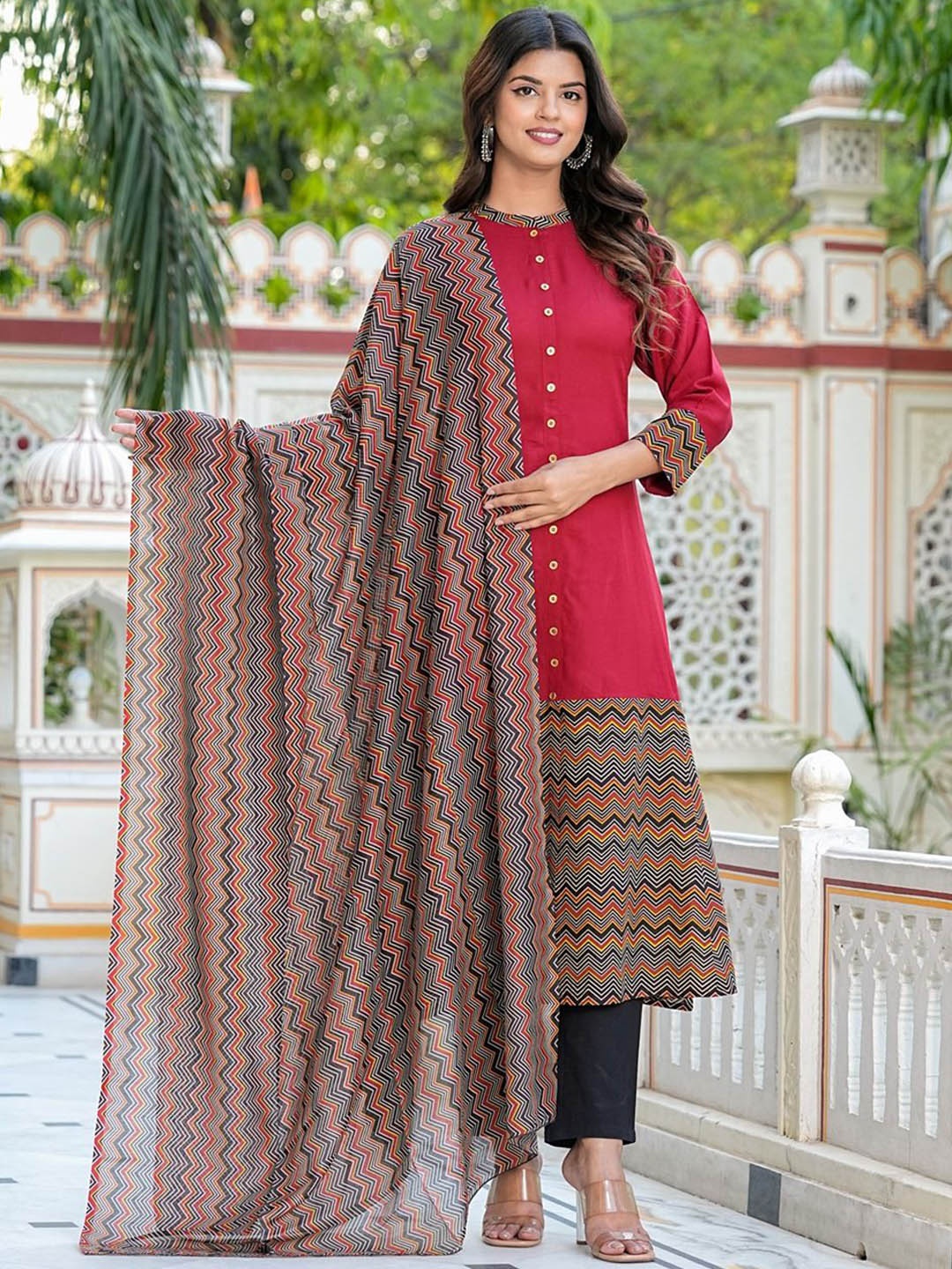

YASH GALLERY Chevron Printed Mandarin Collar Kurta With Dupatta, Maroon