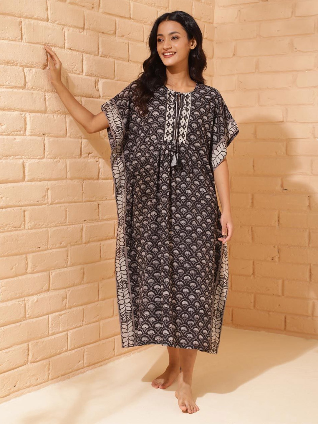 

Fabindia Women Ethnic Motifs Printed Round Neck Cotton Top, Black