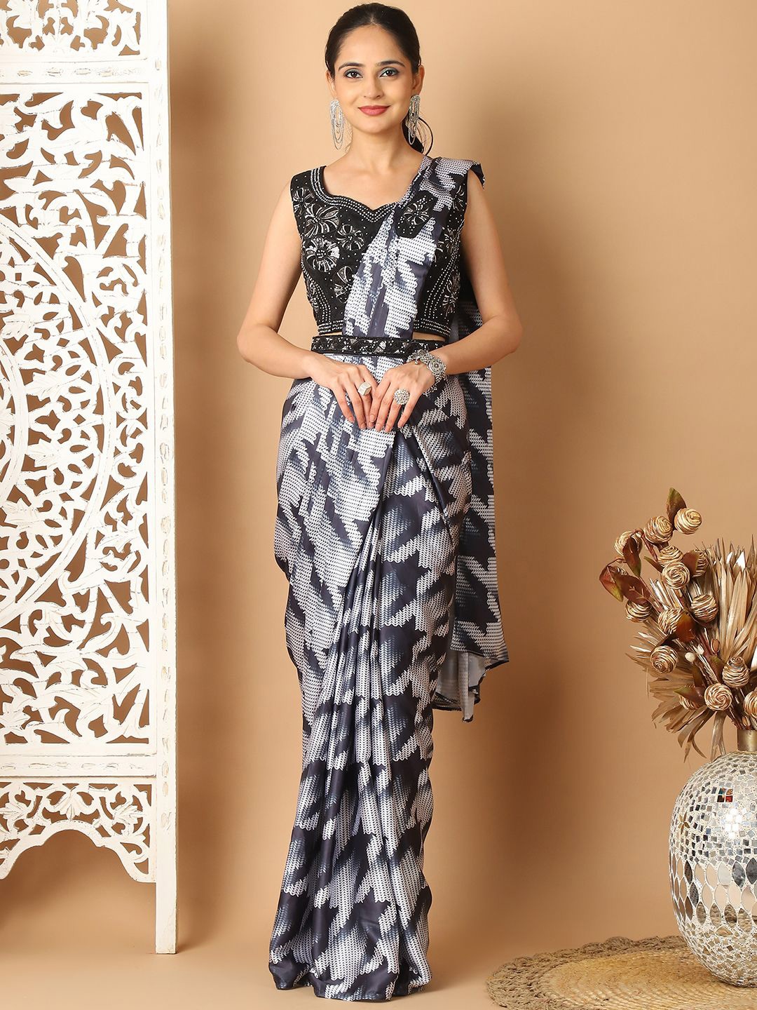 

Mitera Ready to Wear Saree, Black