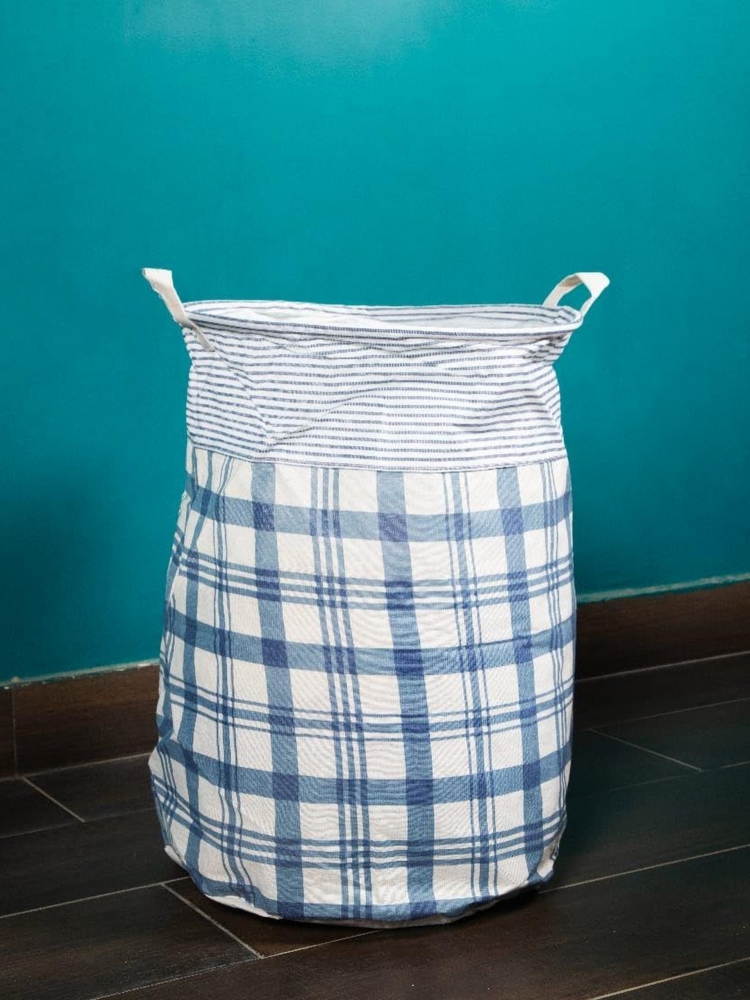 

HomeCloud Blue & White Checked Waterproof Foldable Laundry Bag
