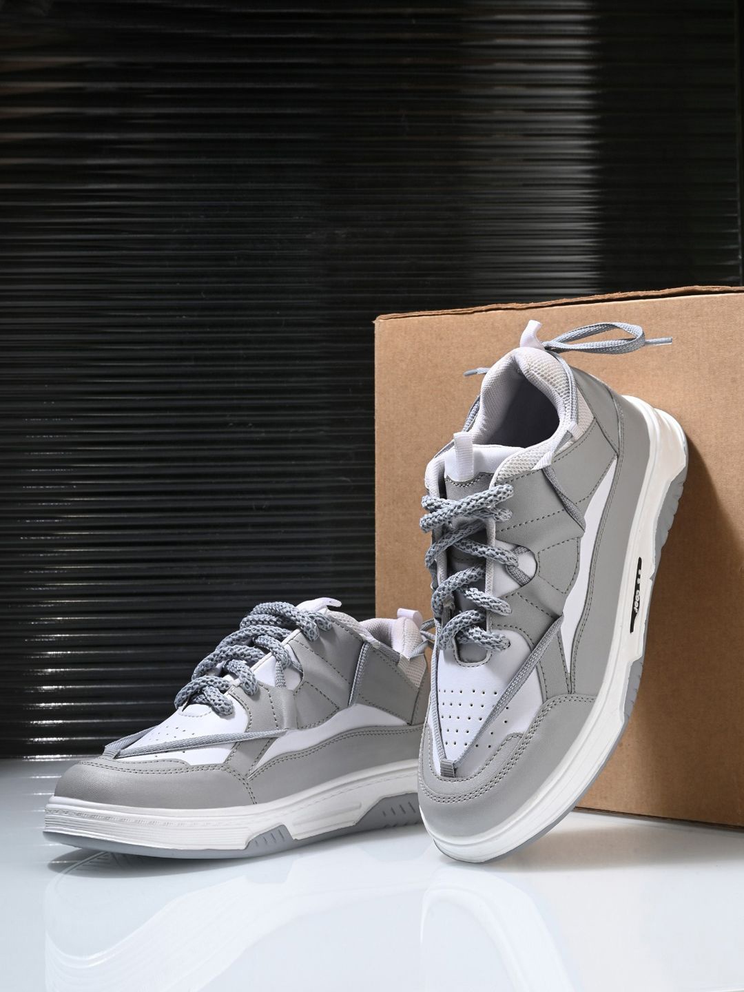 

mr.wonker Men Smart Casual Colourblocked Sneakers, Grey