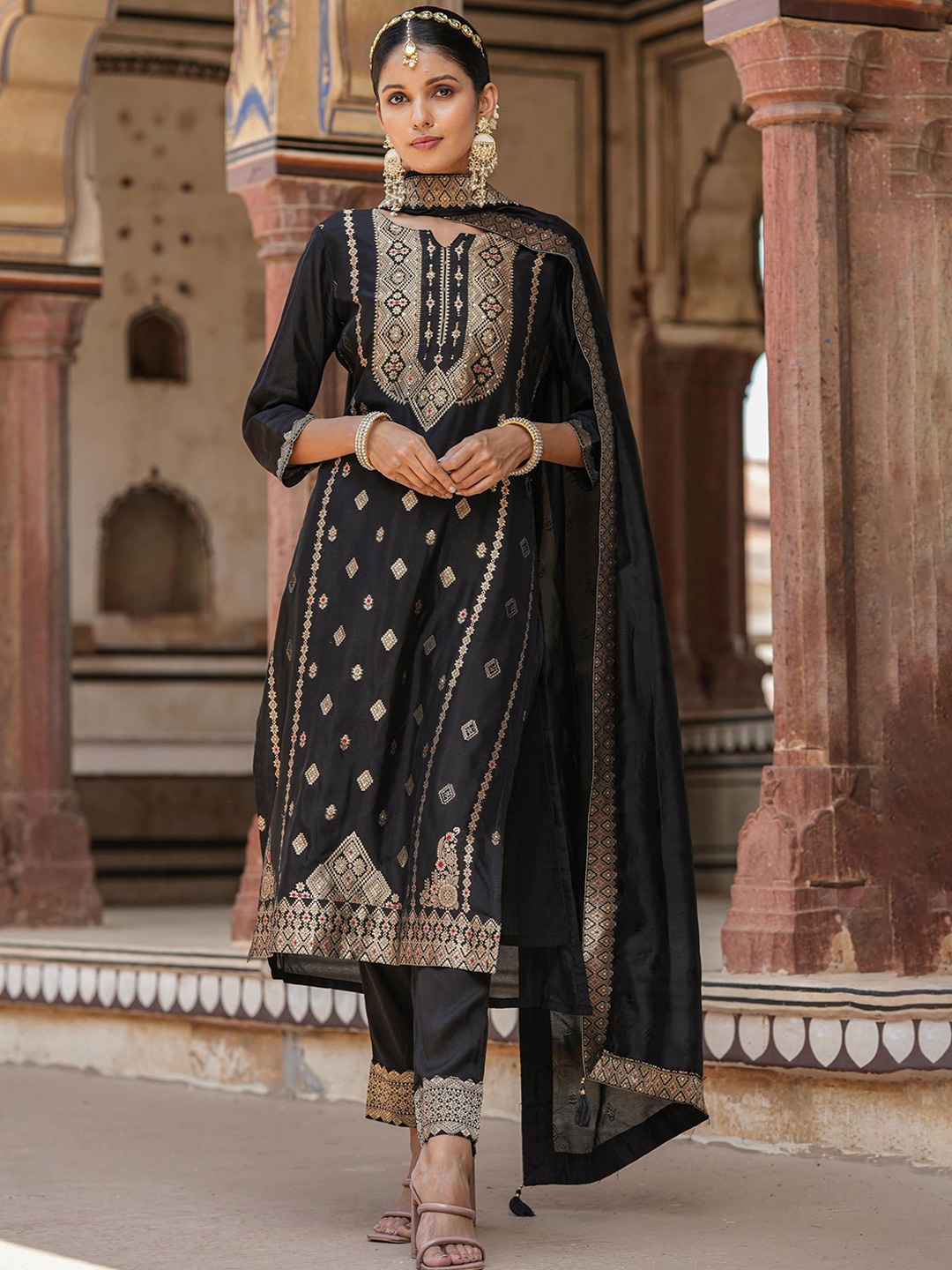 

SCAKHI Ethnic Motifs Woven Design Regular Zari Kurta With Trousers & Dupatta, Black