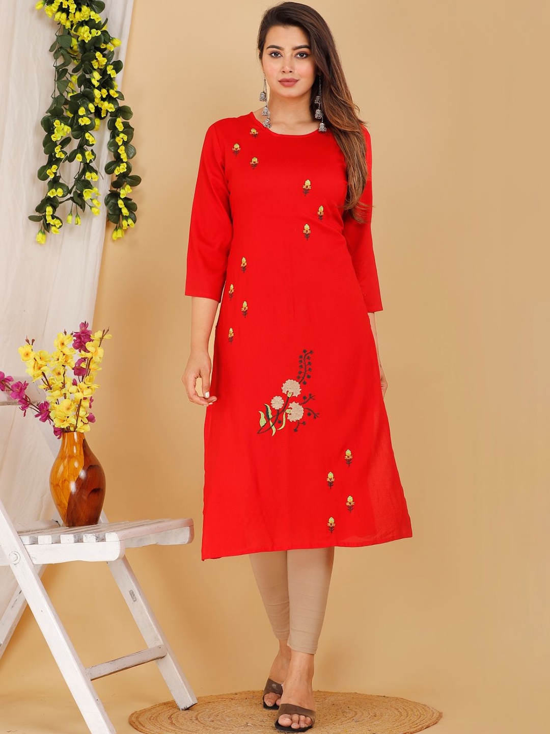 

Mehsoos Floral Embroidered Round Neck Thread Work Straight Kurta, Red