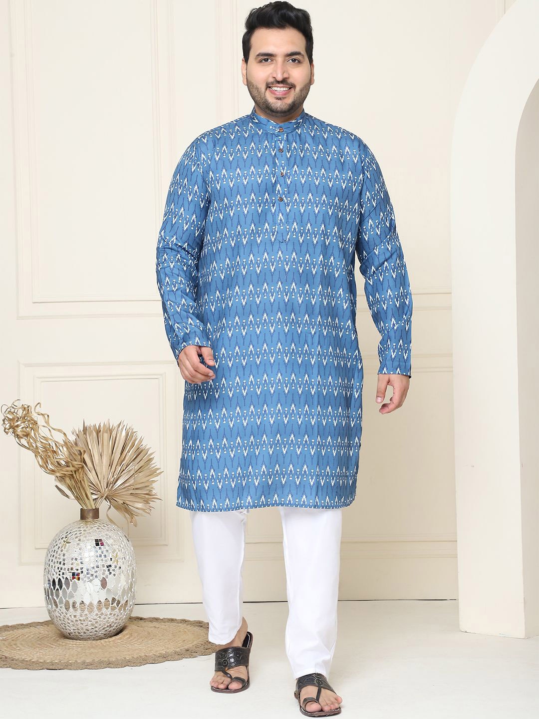 

SOJANYA PLUS Ethnic Motifs Band Collar Straight Kurta With Pyjamas, Navy blue