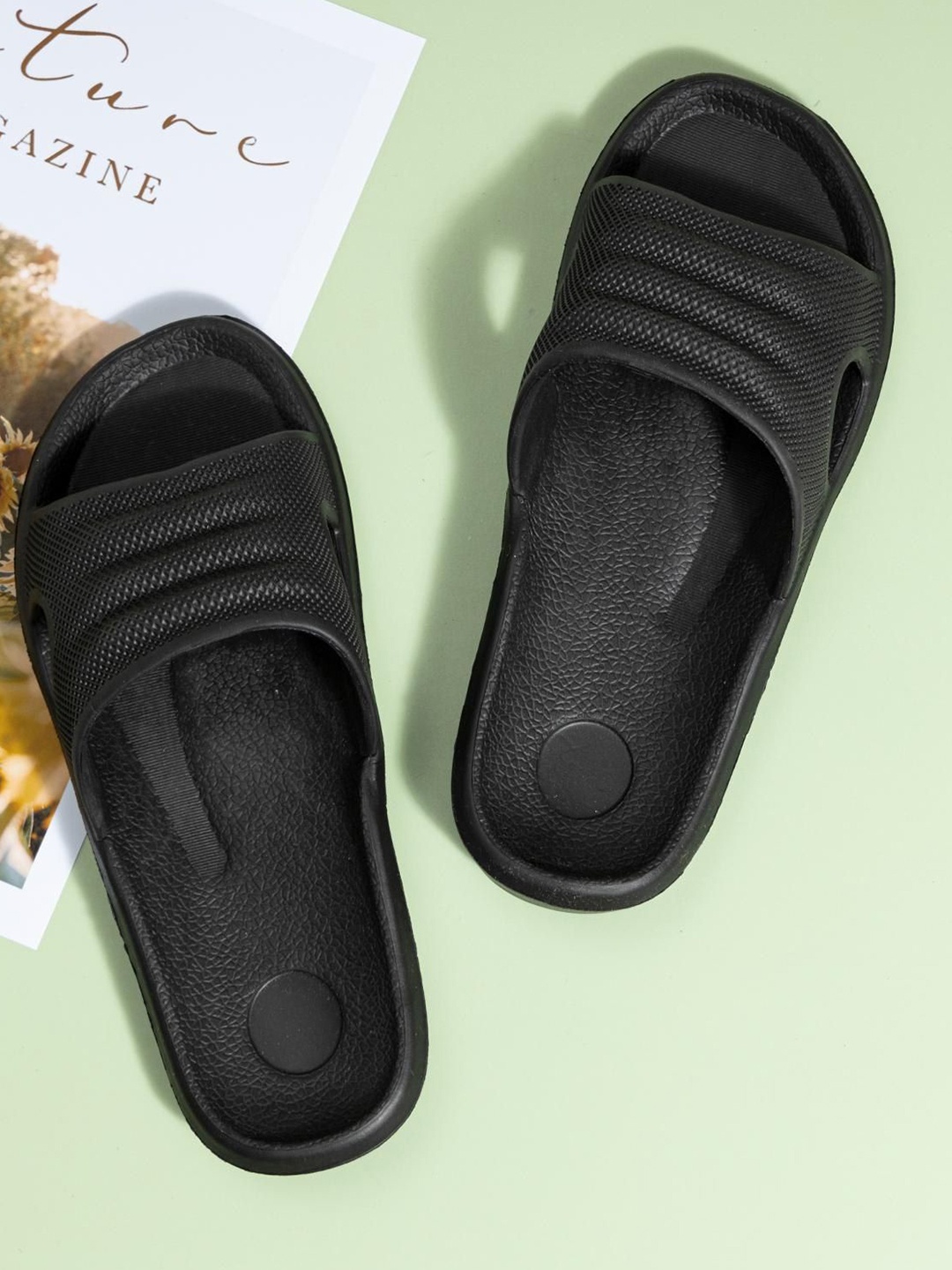 

Mast & Harbour Women Sliders, Black